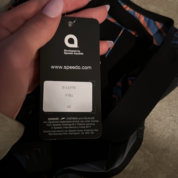 speedo lzr pure valor female tech suit - Picture 4 of 4